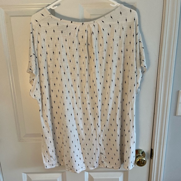 Lane Bryant Women's White And Black Patterned Swing Tee Plus Size, 18/20 - Picture 2 of 9